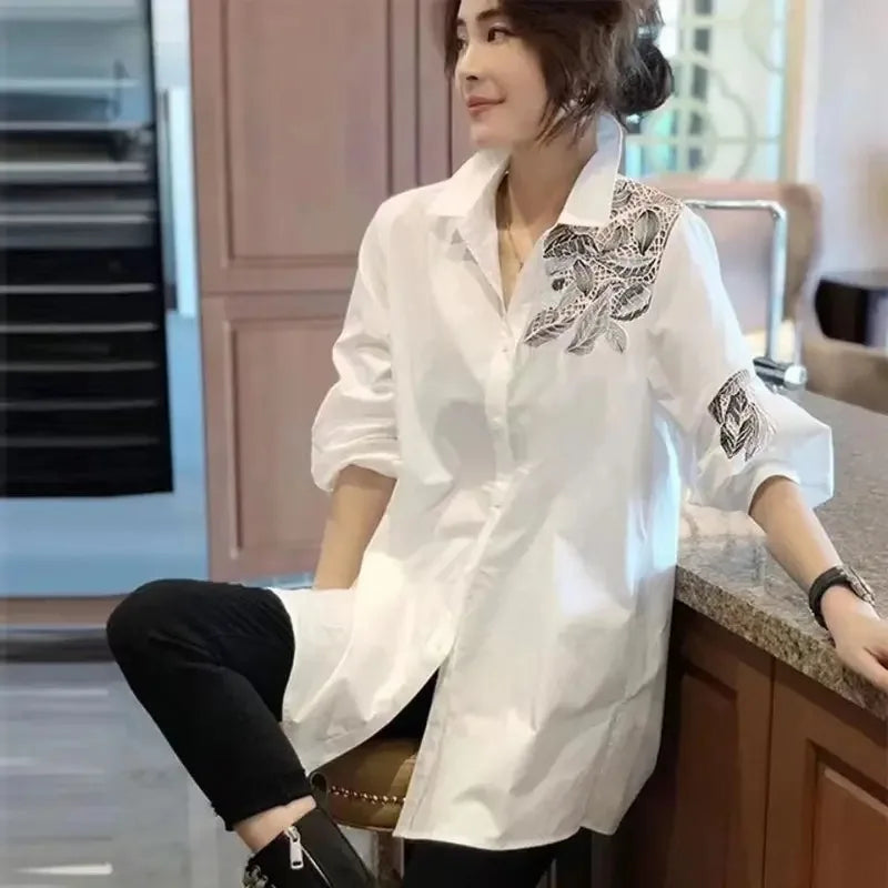 Plus Size Retro Embroidered Printed White Loose Fitting Shirt for Women Long Sleeved Top Spring Wear 2025 New Item