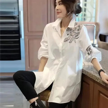 Plus Size Retro Embroidered Printed White Loose Fitting Shirt for Women Long Sleeved Top Spring Wear 2025 New Item