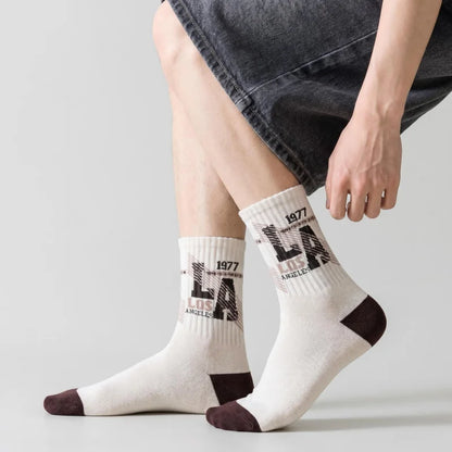 1/4/8 Pairs Men's Crew Socks Retro American Alphanumeric Print Basketball Sports Socks Graffiti Style Couple EU 37-44 US 6-12