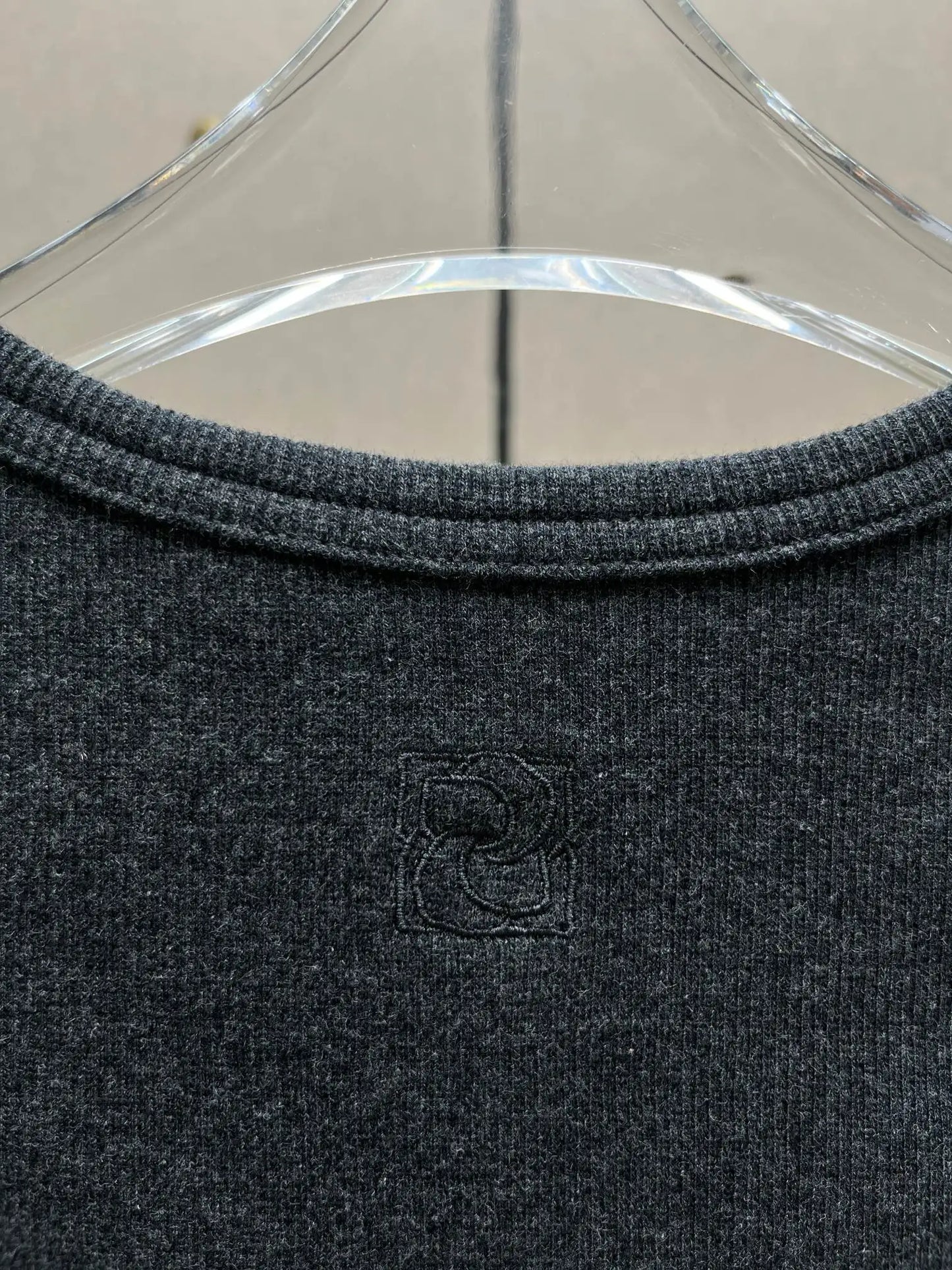 Y2K knot-twist sleeveless vest dark grey simple pleated slim fit women's top 2025 summer new model