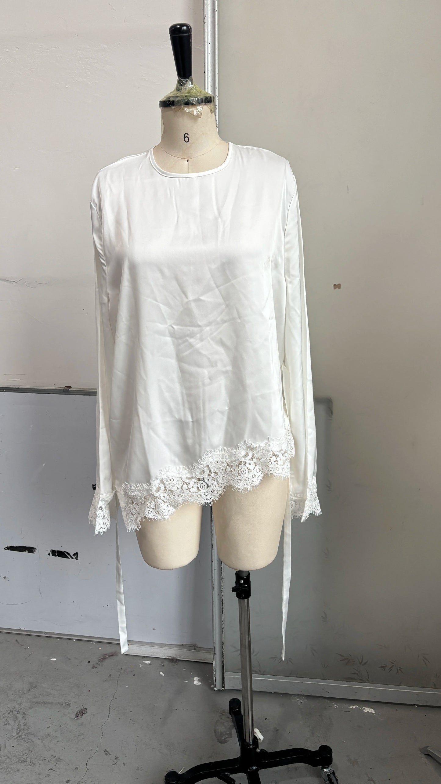 Solid Women Lace Patchwork Top Long Sleeve O-neck Irregular Hem Female T-shirt Casual Spring Summer Loose All-match Clothing
