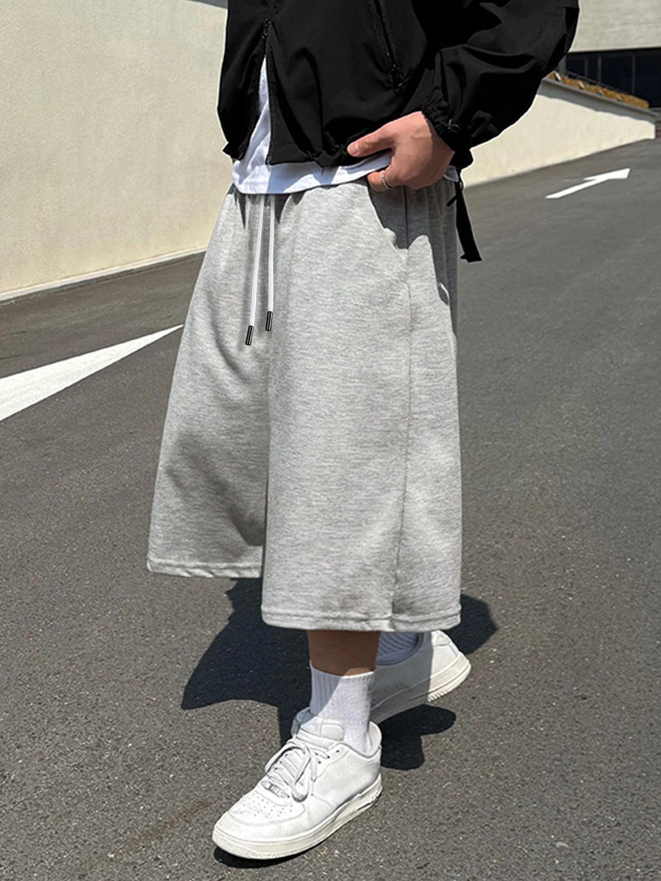 Men's Young Fashion Wide Leg Shorts Elastic Waist Casual Sweat Shorts High Street Wear Loose Fit Hip Hop Shorts