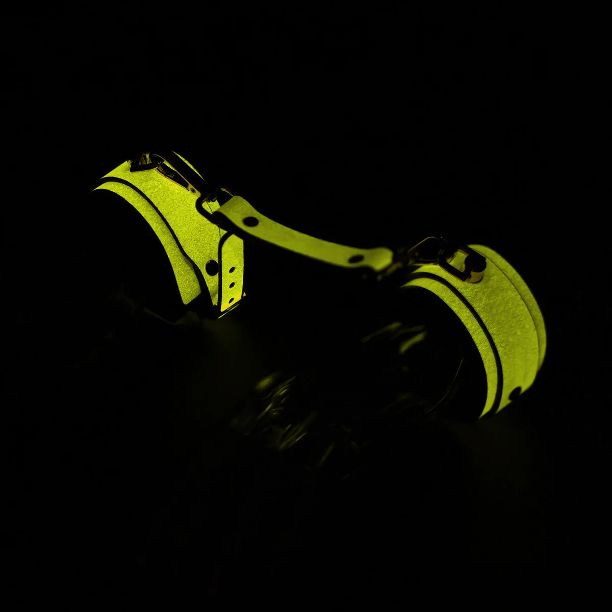 Luminous PU Leather Bdsm Handcuffs Ankle Cuff Hang Buckle Link Bondage Gear Sex Toy for Woman Slave Bdsm Restraints Adult Toys