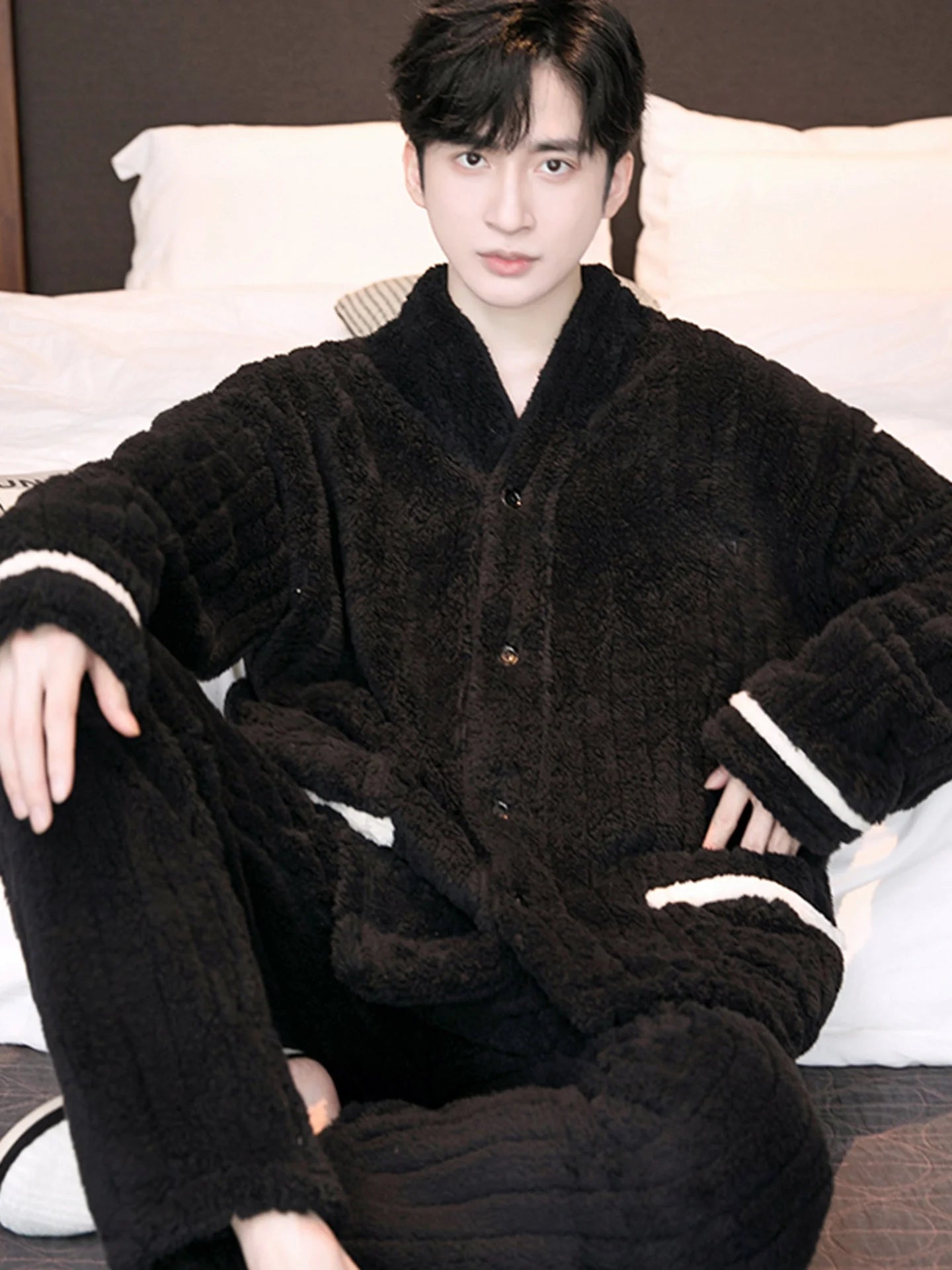 Thickened Flannel Coral Fleece Lined Sleepwear Set Men's Long Sleeve V-Neck Button Placket Home Clothes Suitable for Outdoor