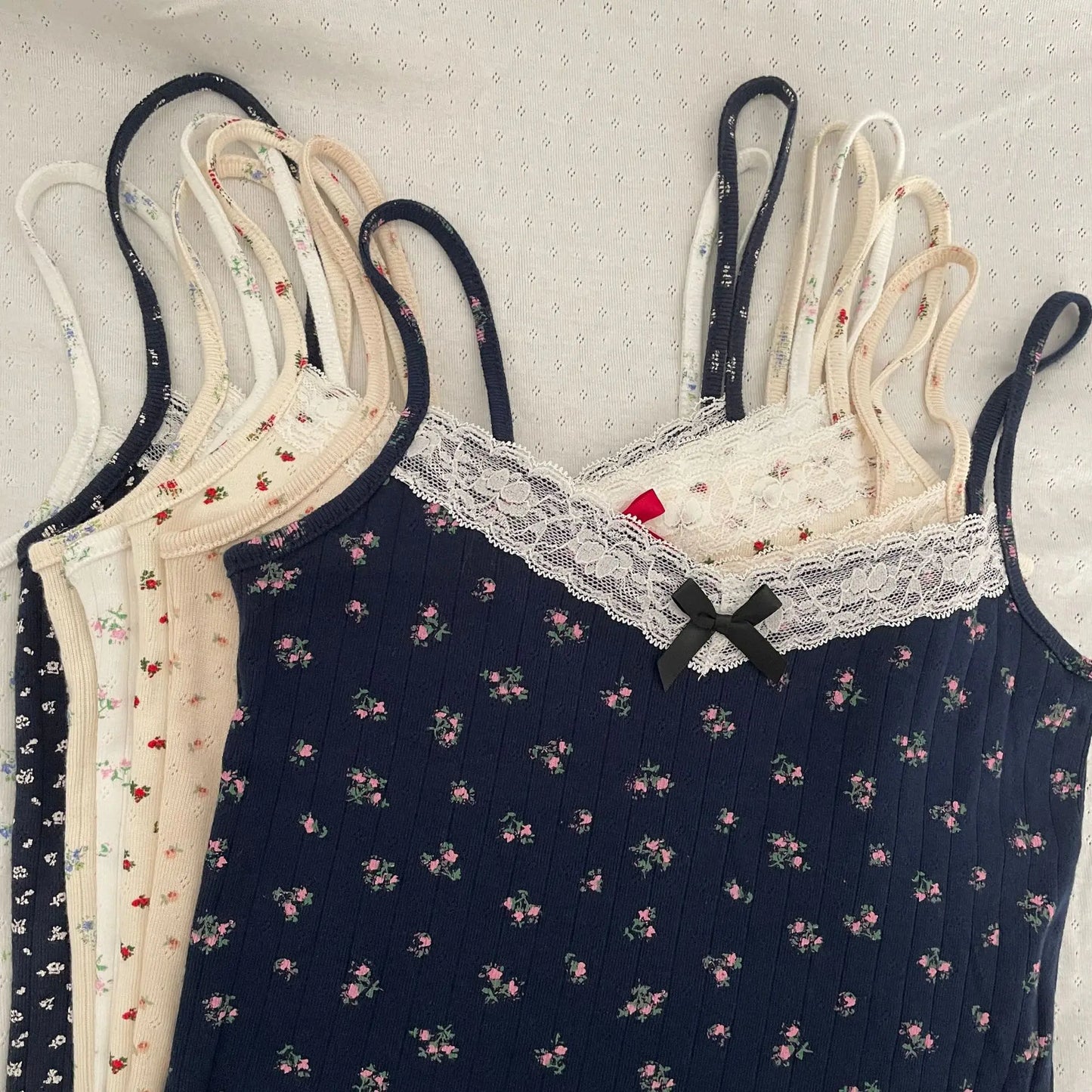Bow Floral Eyelet Lace Trim Tank Tops Women Summer Cotton Sleeveless Slim Camisole Girls Sweet Cute Preppy Style Crop Top Y2K