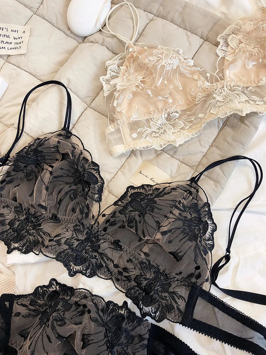 2 Pieces Sexy Lace Flowers Embroidery Underwear Set Women Ultra Thin Bra Set Wireless Comfort Brassiere Japan Intimate Lingerie