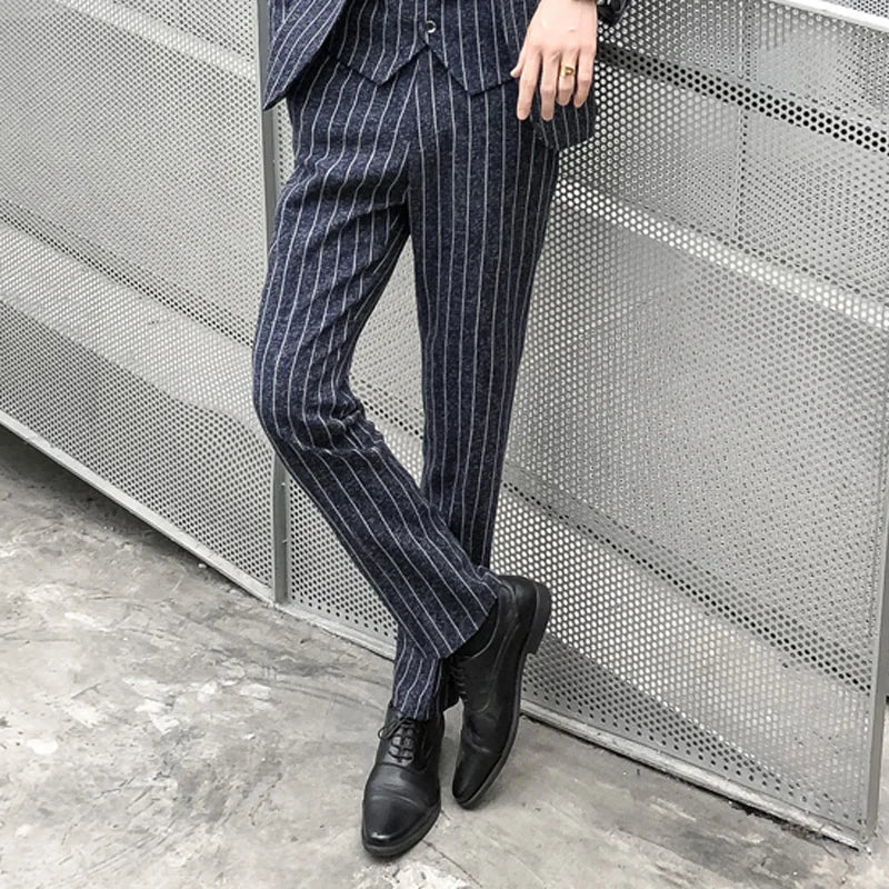 High-quality, fashionable, stylish, versatile and trendy business men's slim-fitting, no-iron vertical striped trousers and skin