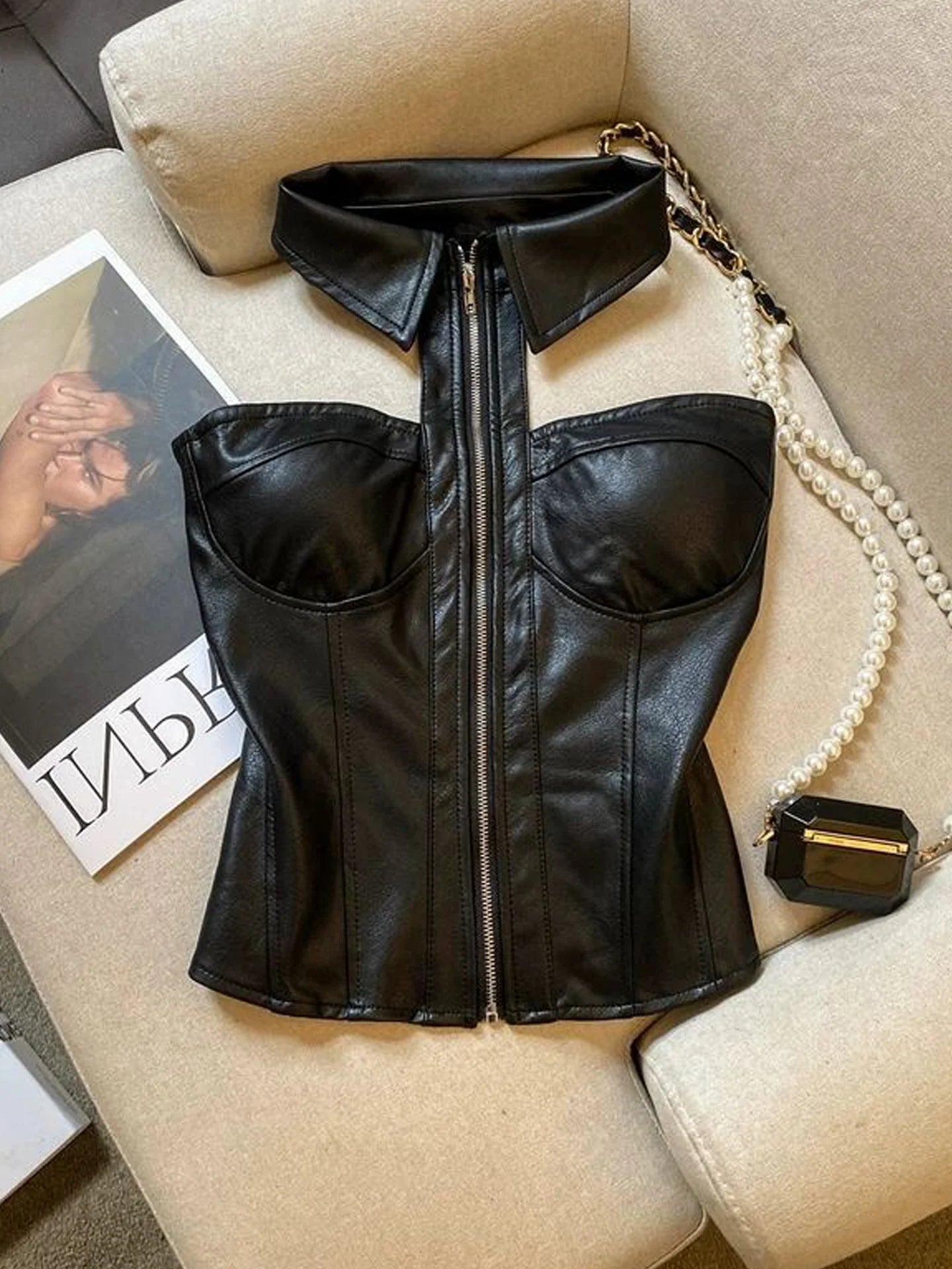 Spring 2026 Pure Desire Sweet And Spicy Design Hanging Neck Shoulder Bared Zipper Tube Top Women's Top with Chest Pad