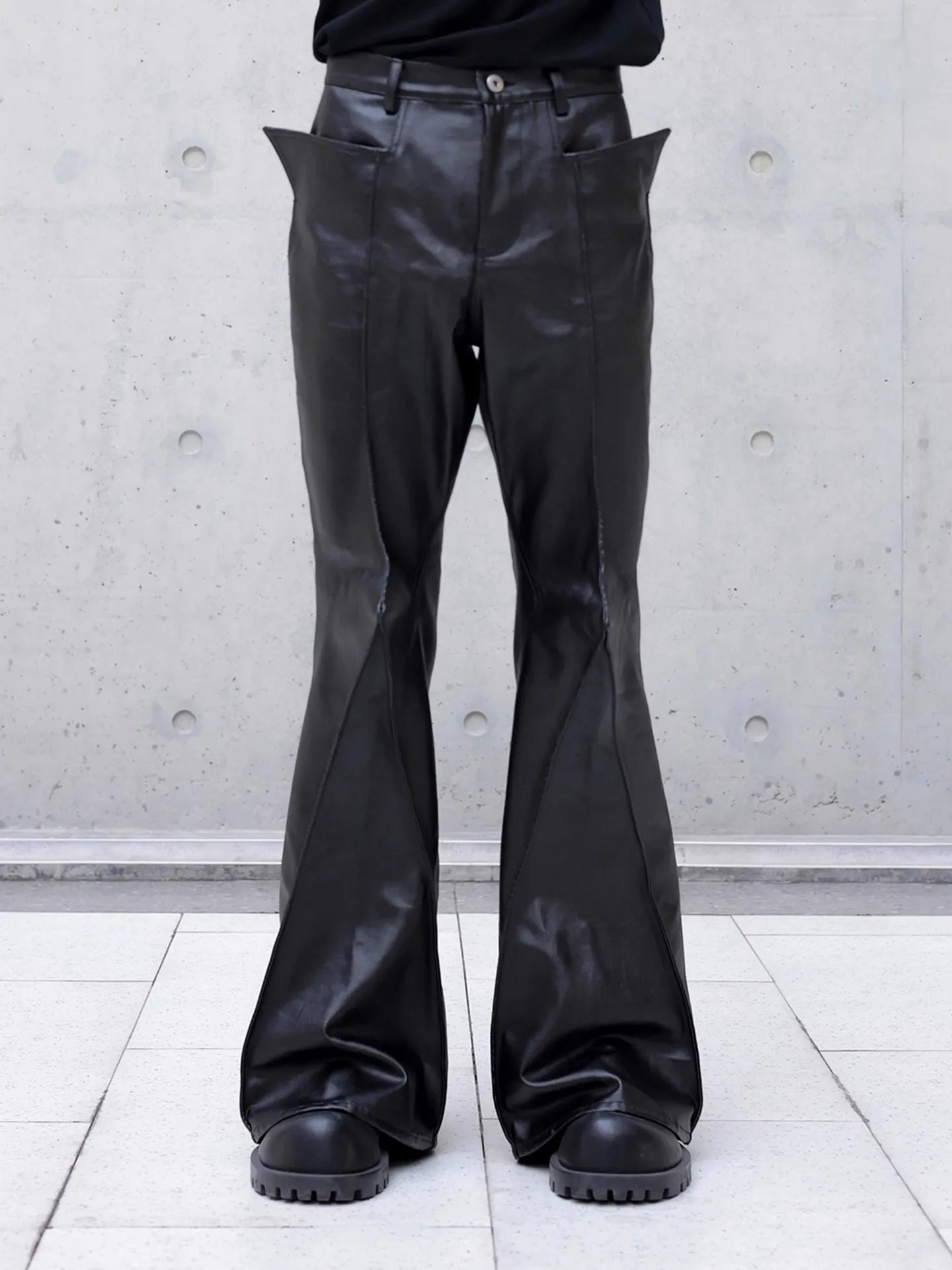 Mauroicardi Autumn Long Black Waterproof Hard Pu Leather Flare Pants Men Cool Luxury Designer Clothes Streetwear Runway Fashion