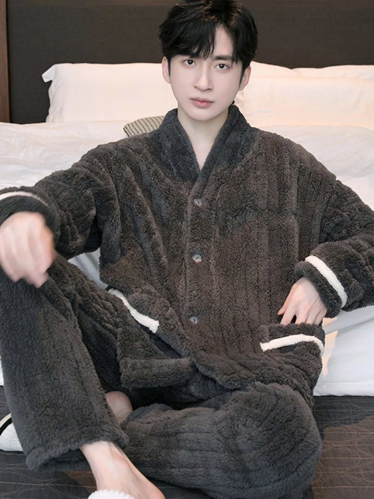 Thickened Flannel Coral Fleece Lined Sleepwear Set Men's Long Sleeve V-Neck Button Placket Home Clothes Suitable for Outdoor
