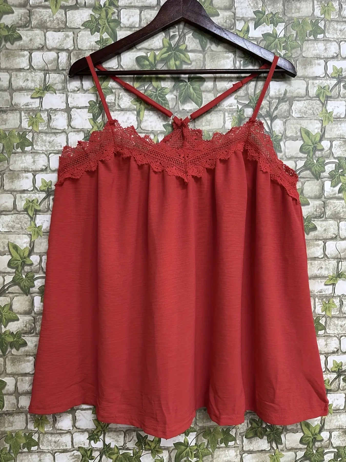 2026 New Summer Sexy Lace Splice V-Neck Tank Top Breathable Slim Fit Cami Tops Holiday Party Base Layer