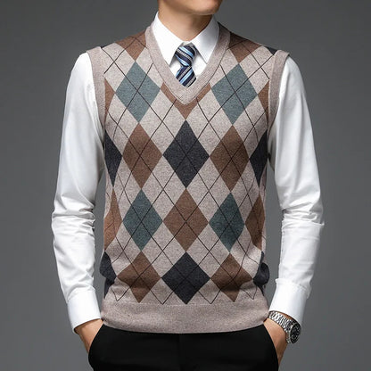 New Autum Fashion Designer Brand Argyle Pullover Diamond Sweater V Neck Knit Vest Men 6% Wool Sleeveless Casual Men Clothing