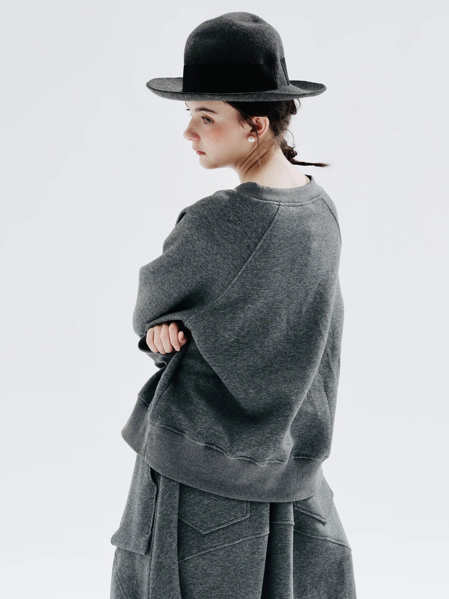 imakokoni 2025 New Original Air-Layer Floral Gray Age-Reducing Crew Neck Sweatshirt for Women 234270